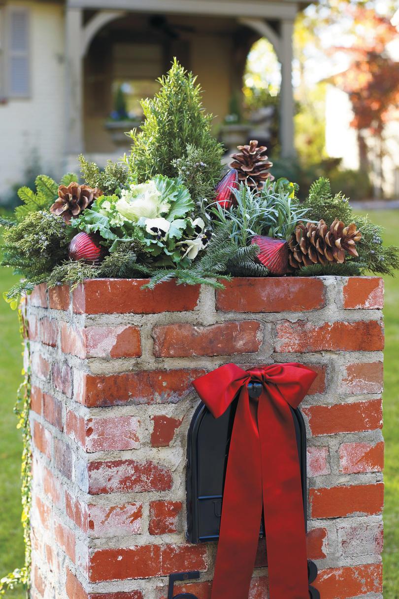 Коледа Decorating Ideas: Mailbox Topper