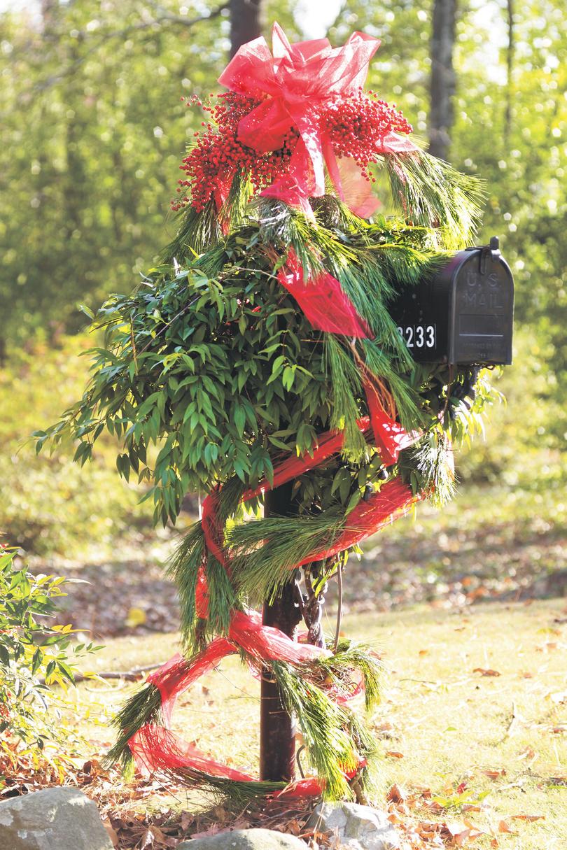Navidad Decorating Ideas: Mailbox Decoration