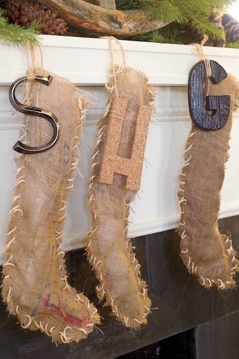 jul Decorating Ideas: Burlap Stockings
