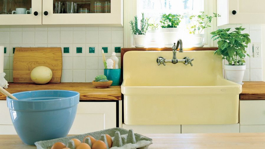 مزرعة Kitchen Remodeling Ideas: Farm-Style Sink