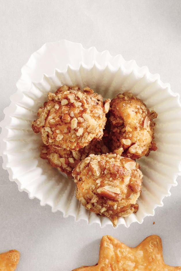 Pecan-Cheddar Buttons