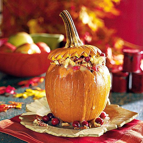 محشو Pumpkin with Cranberry-Raisin Bread Pudding