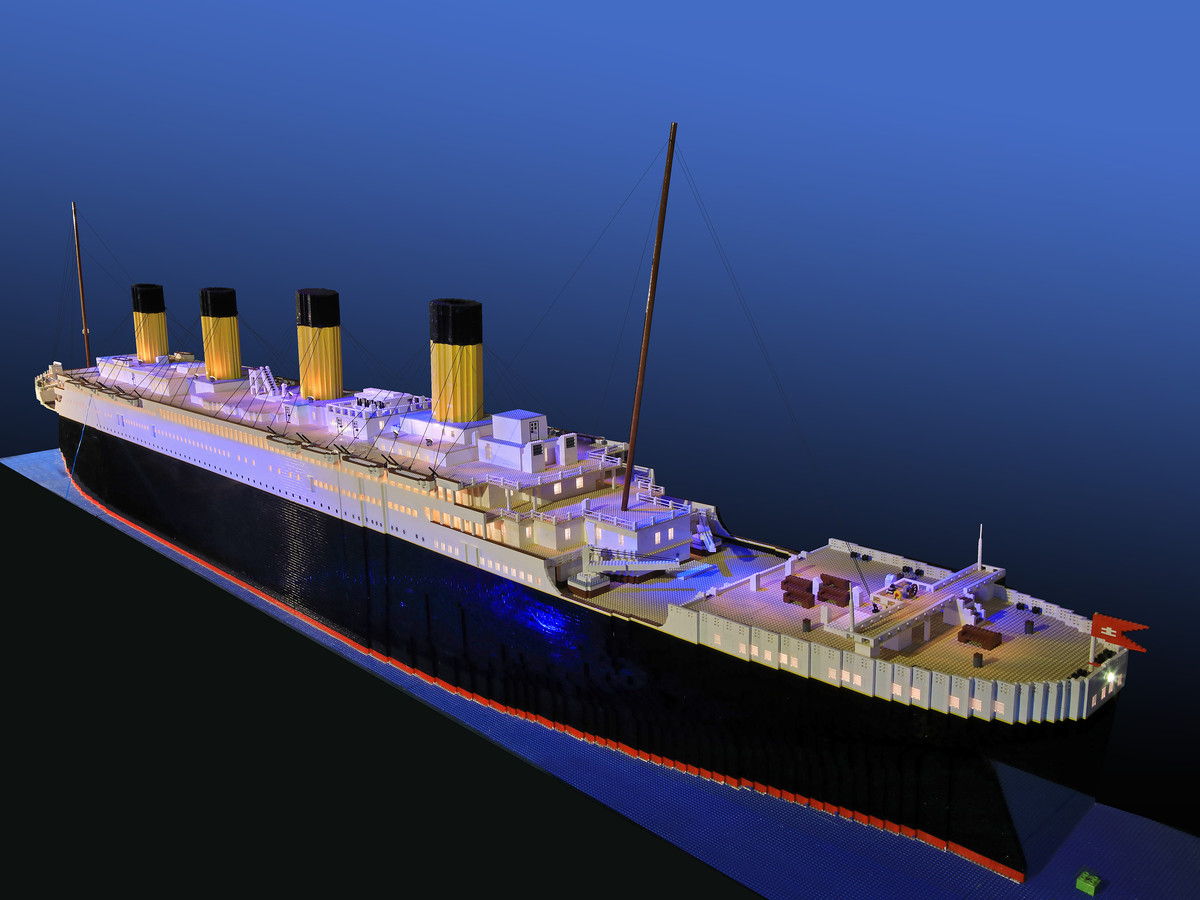 южен Living Titanic Lego Replica Museum