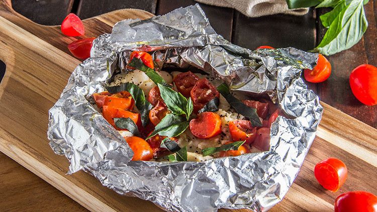 الطماطم باسل Grilled Fish Foil Packs