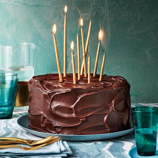 الثلاثي طبقة Chocolate-Caramel Cake 