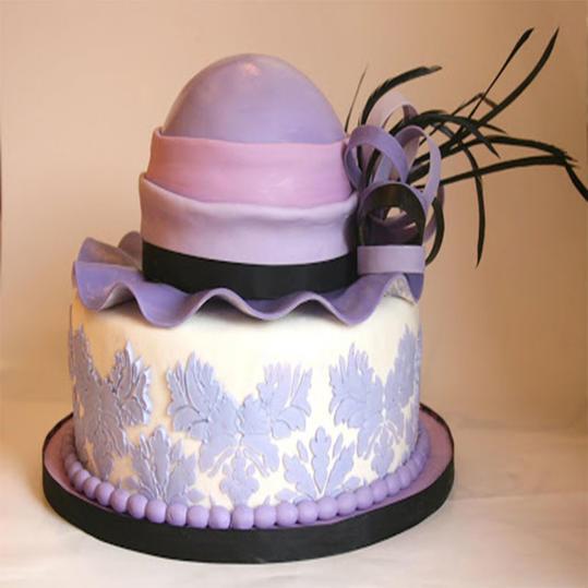 Púrpura Feathered Derby Hat Cake