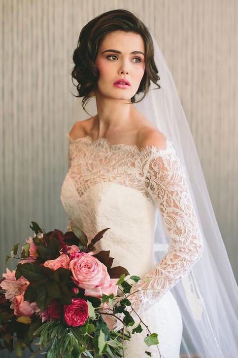 Vintage-Inspired Curls with Cathedral Veil