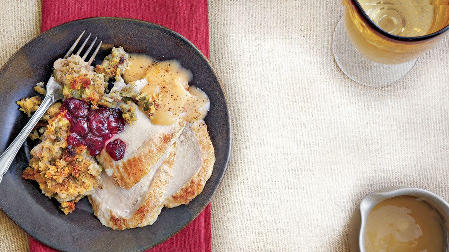 pavo Breast and Herb-Cornbread Stuffing