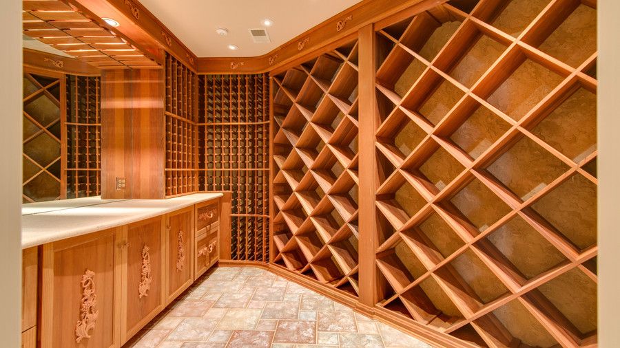 ال Wine Cellar