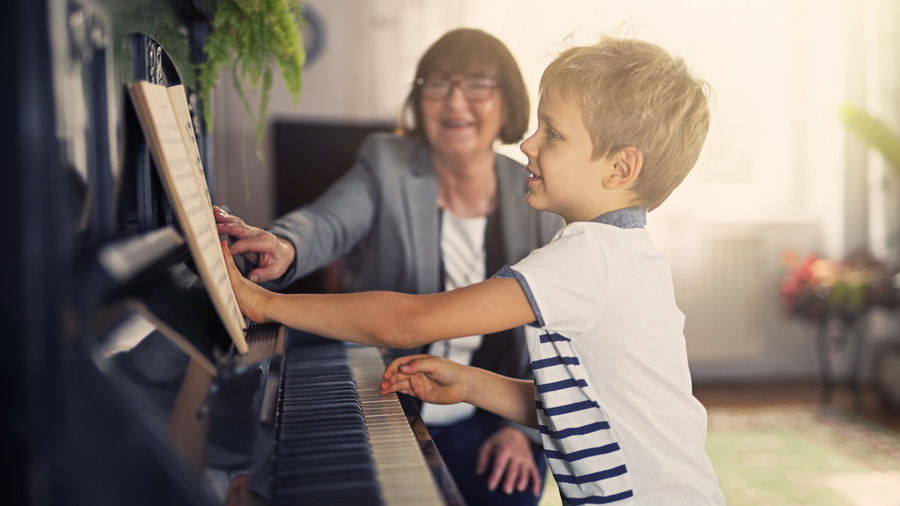 Mujer Teaching Boy Piano