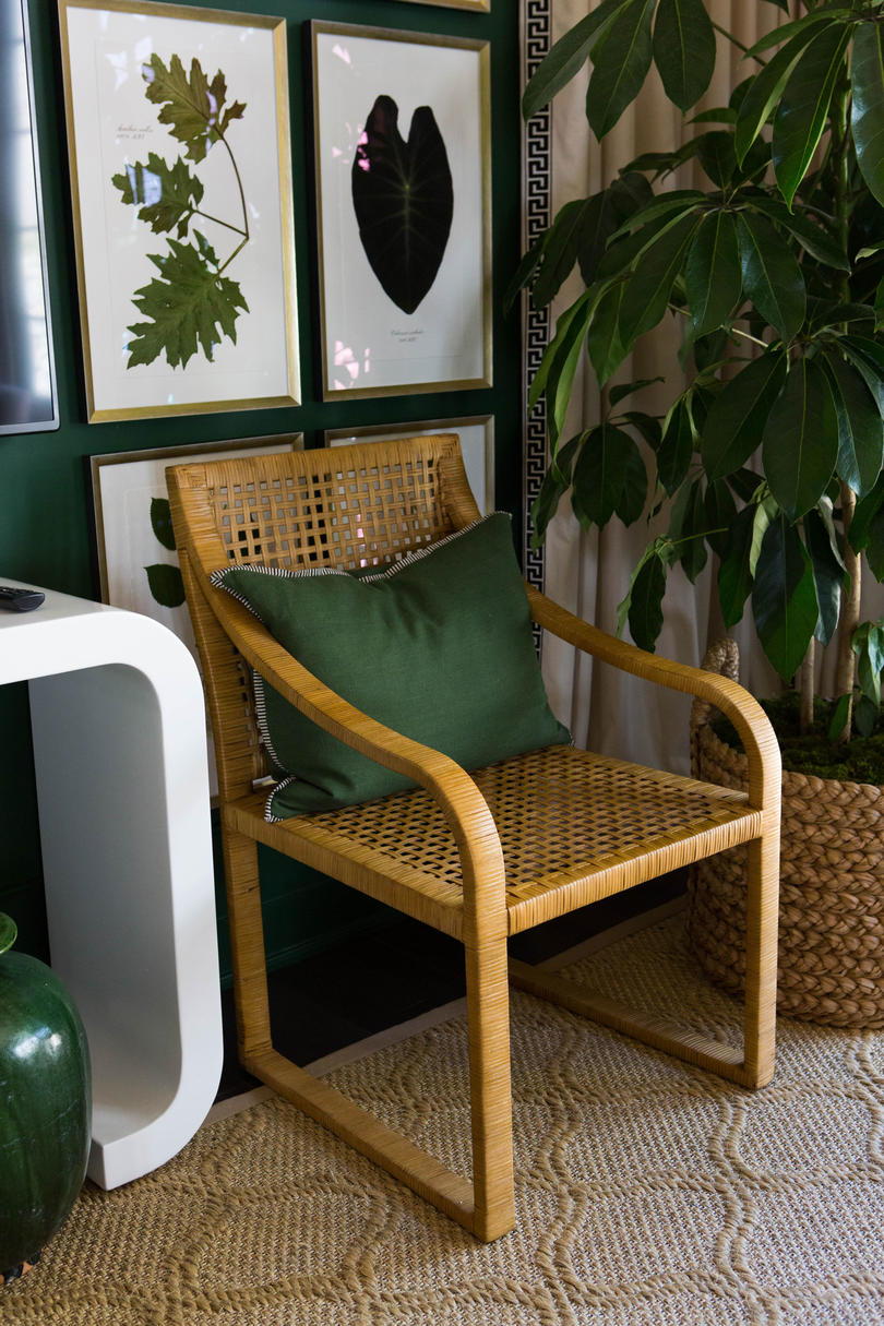 Tkaný Chair with Green Pilow